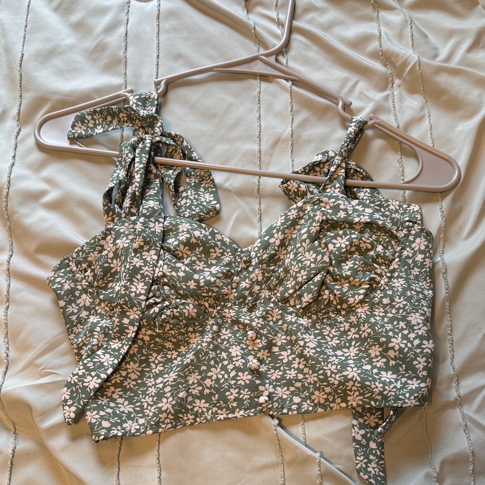 Floral Green Women's Cropped Tank Top